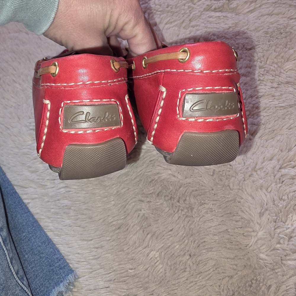 Clarks Artisan Loafers size 5.5 red leather Moccasin Slip On - Picture 4 of 7